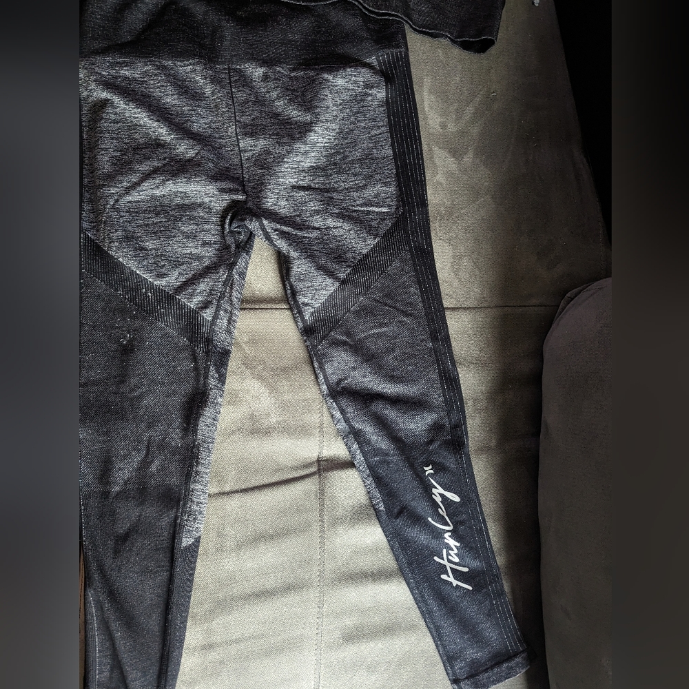 Women's Hurley workout top and bottom (set) Size XL